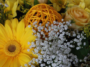 Blumenstrauss mit Gerbera und Rosen